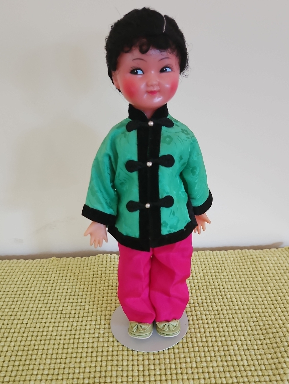 VTG Oriental Doll in Traditional Outfit